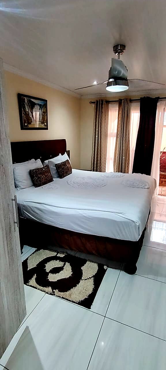 14 Bedroom Property for Sale in Amalinda Eastern Cape